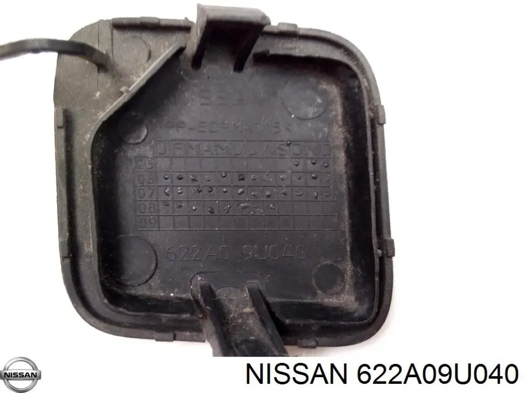 Заглушка бампера буксировочного крюка передняя на Nissan Note E11