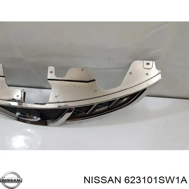 Решетка радиатора 623101SW1A Nissan/Infiniti
