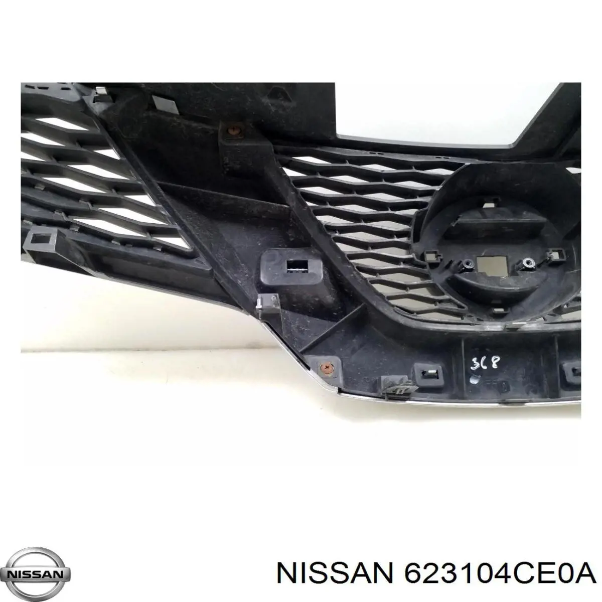 Облицовка радиатора Nissan/Infiniti 623104CE0A цена, от 46.56 USD
