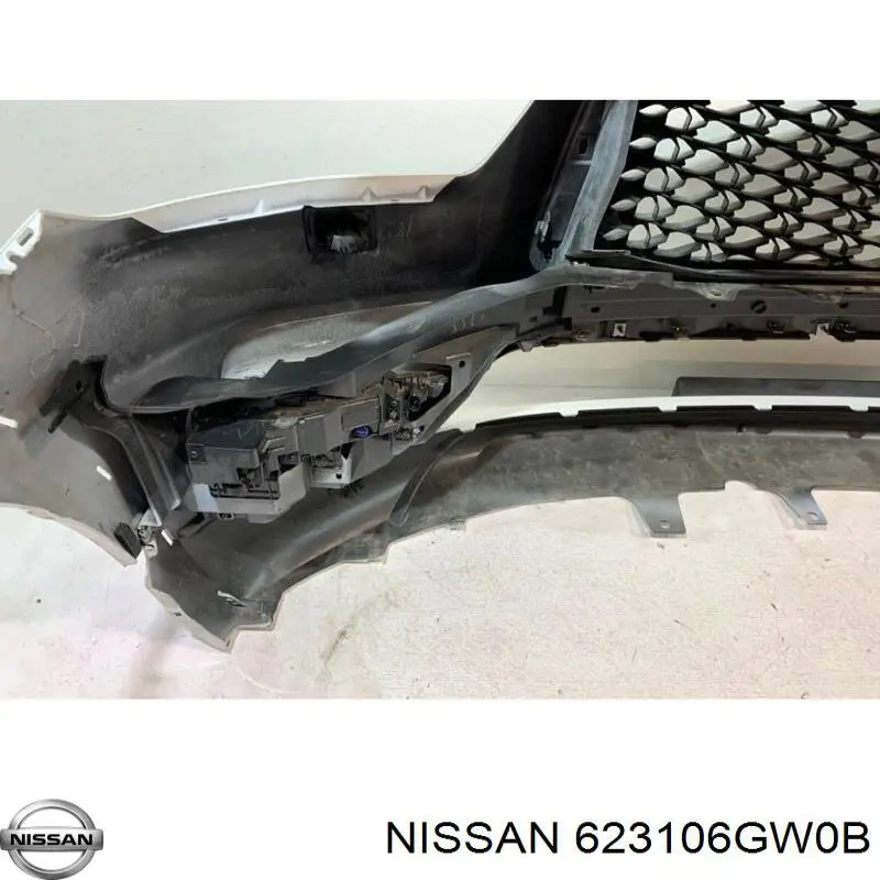 623106GW0B Nissan/Infiniti Решетка радиатора