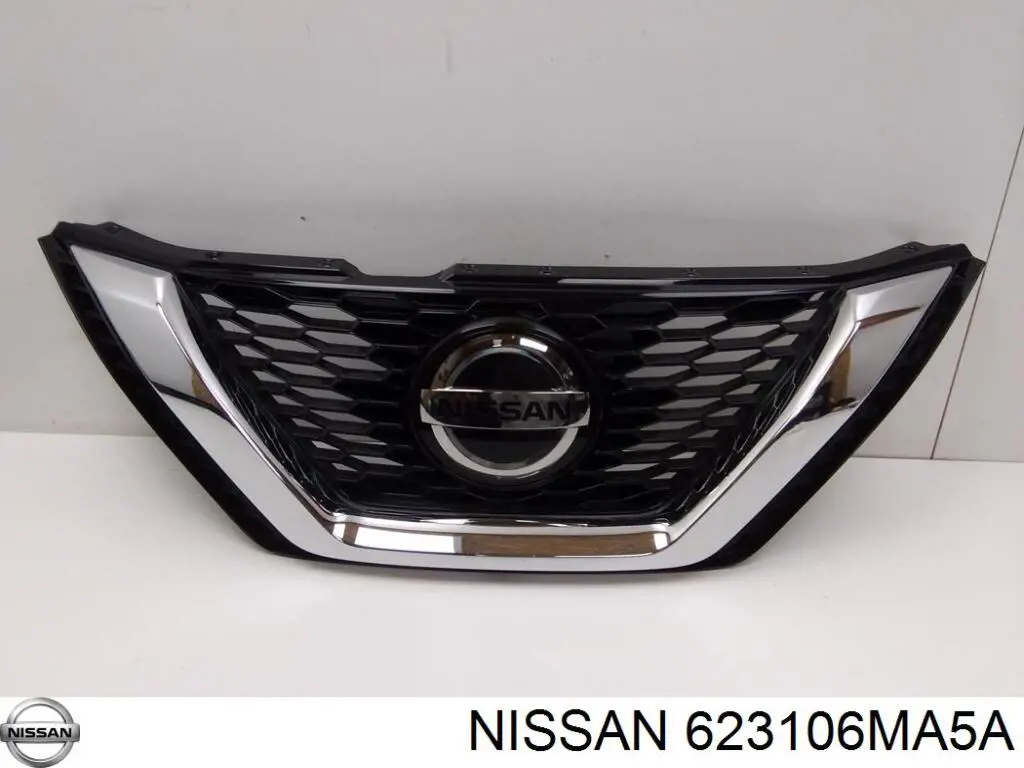 Решетка радиатора 623106MG0C Nissan/Infiniti
