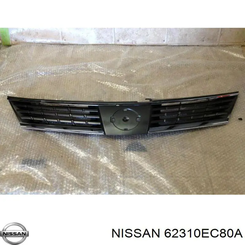 Решетка радиатора 62310EC80A Nissan