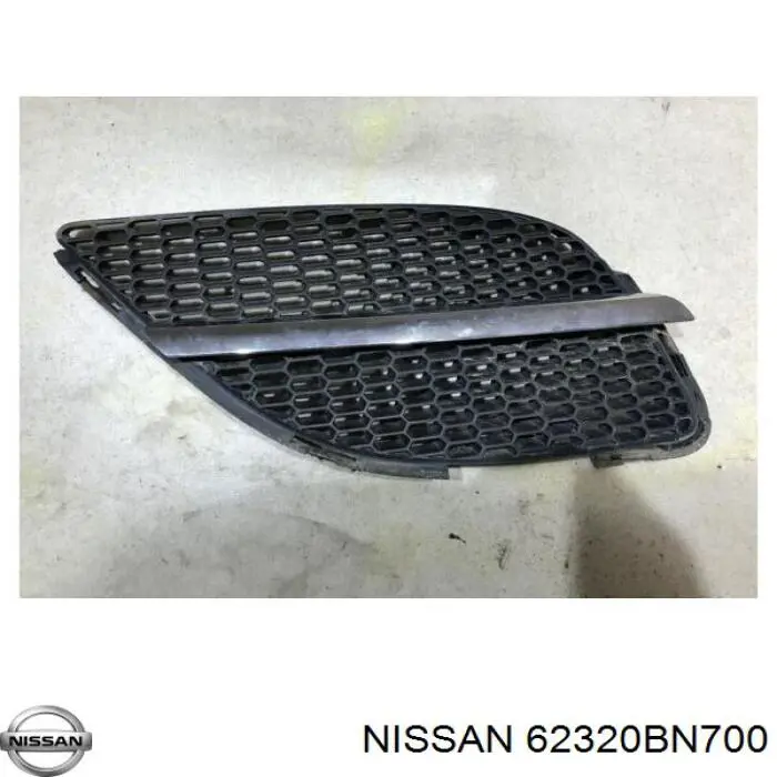 62320BN700 Nissan решетка радиатора правая