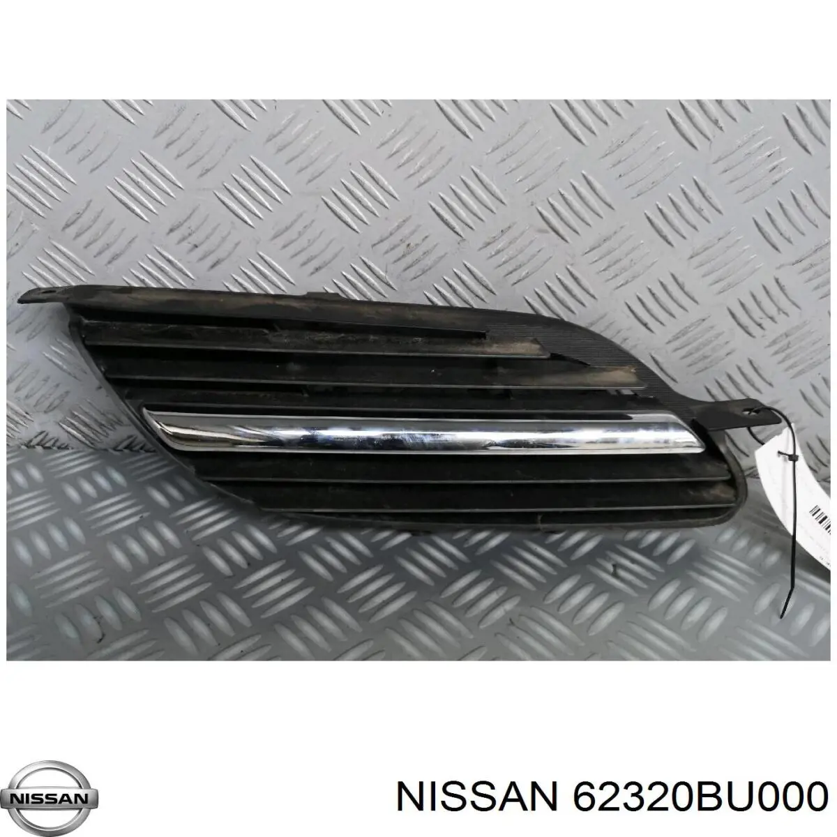  Решетка радиатора правая Nissan Almera 