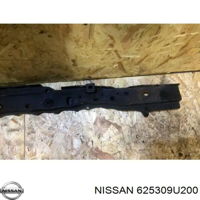 625309U200 Nissan suporte inferior do radiador (painel de montagem de fixação das luzes)