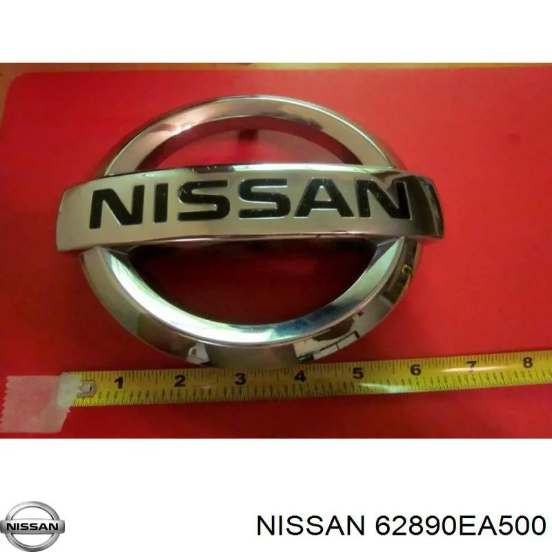 Эмблема решетки радиатора 62890EA500 Nissan