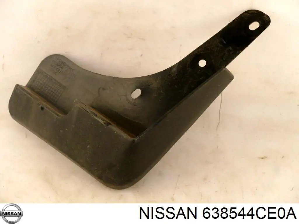 638544CE0A Nissan/Infiniti Брызговик передний правый