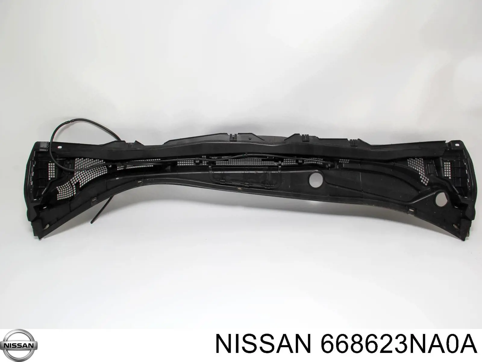 Решетка дворников на Nissan LEAF ZE0
