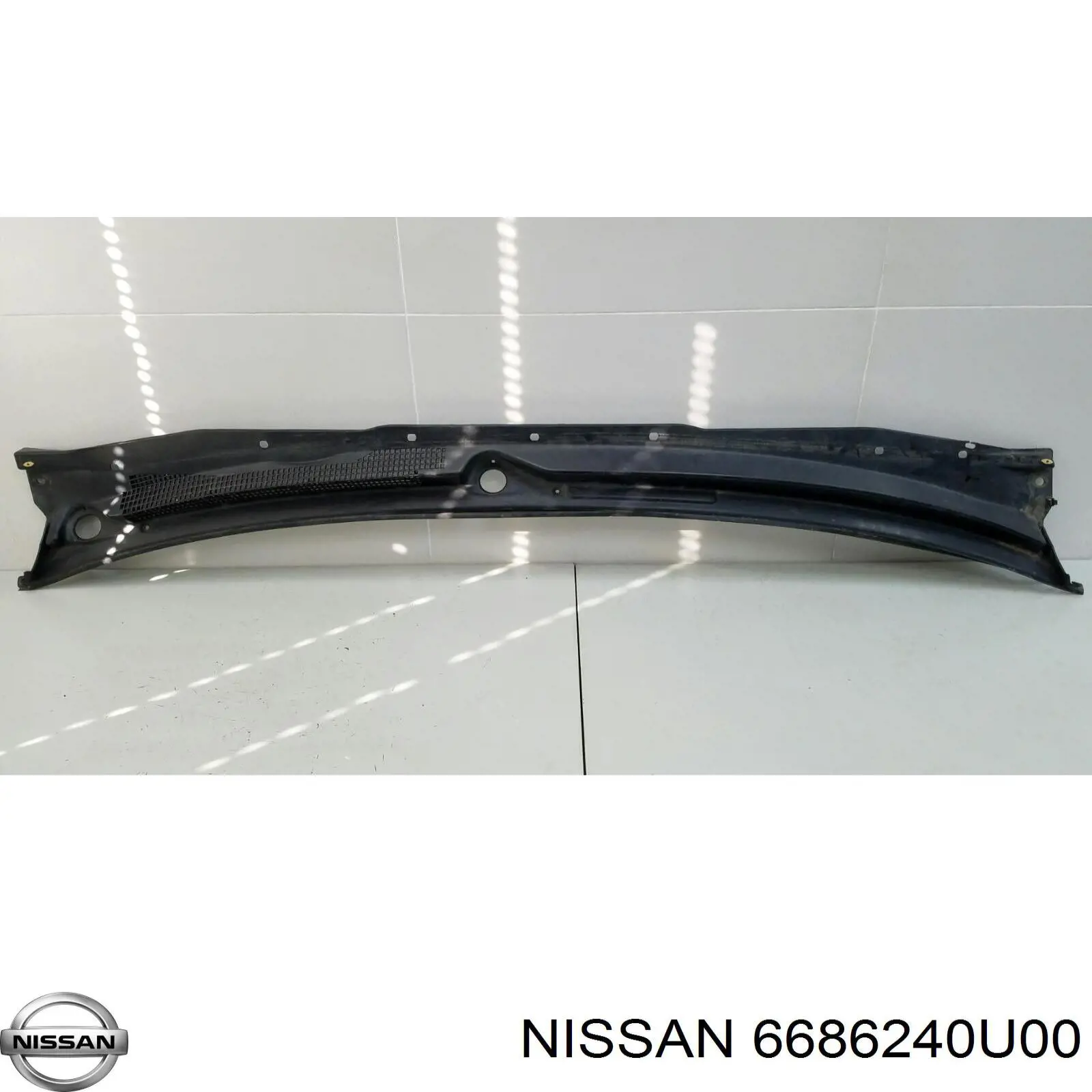 Водосток лобового стекла, жабо 6681040U20 Nissan