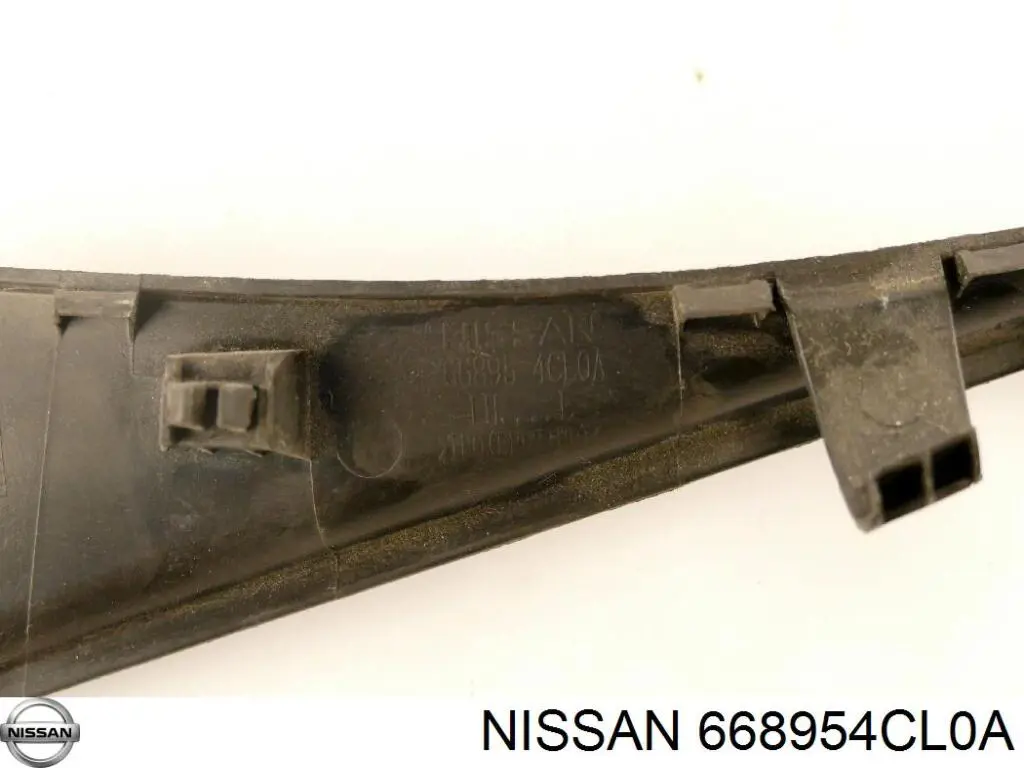 Купить 668954CL0A Nissan/Infiniti Уплотнитель крыла