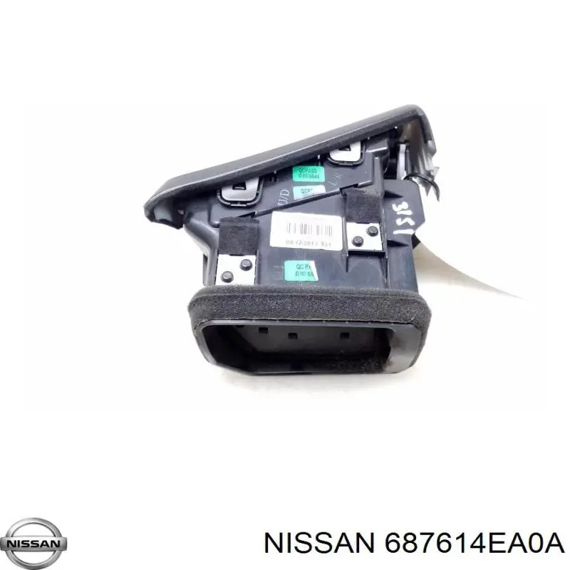 Решетка вентиляции салона на "торпедо" левая 687614EA0A Nissan/Infiniti