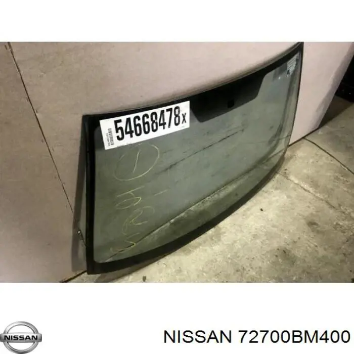 Лобовое стекло на Nissan Almera II 