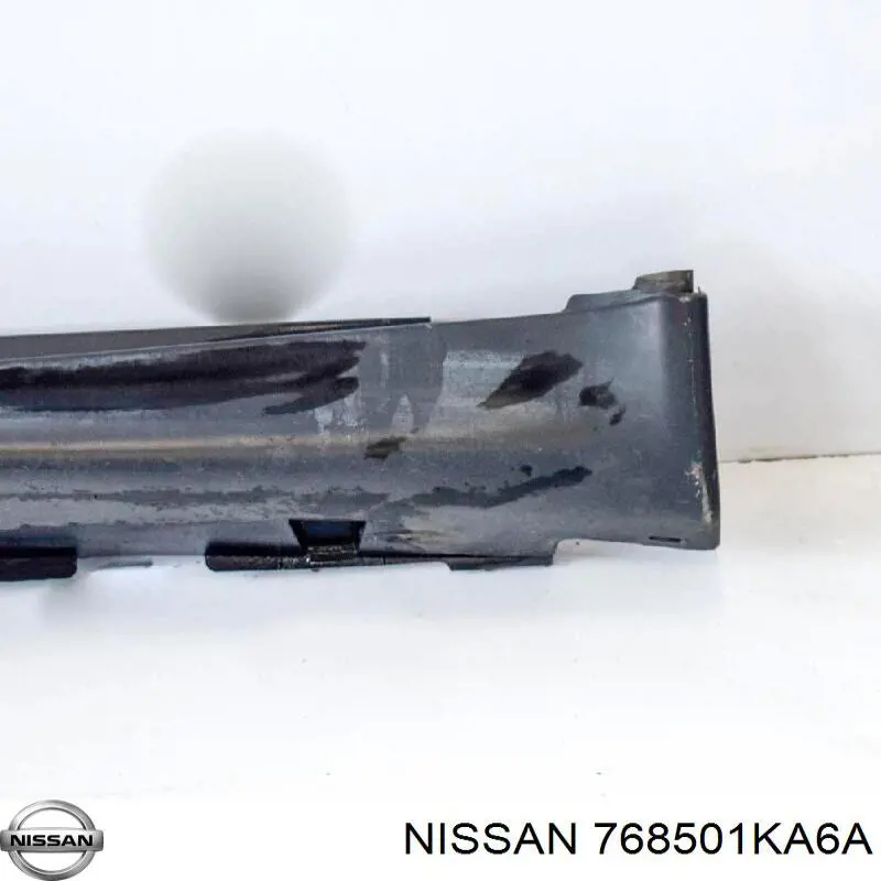 768501KA6A Nissan накладка (молдинг порога наружная правая)