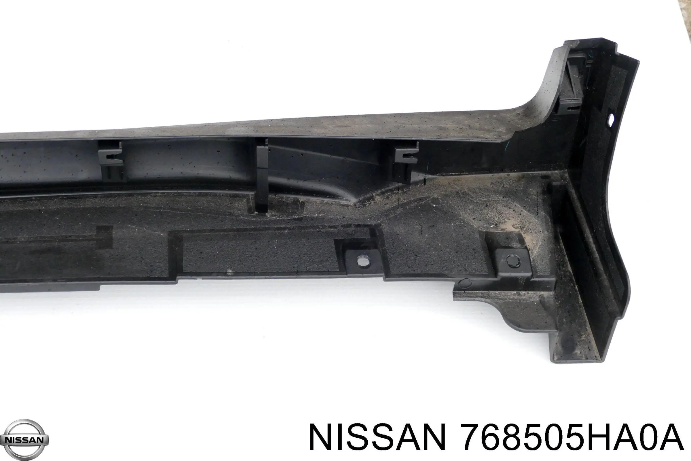 Купить 768505HA0A Nissan/Infiniti Накладка (молдинг) порога наружная правая