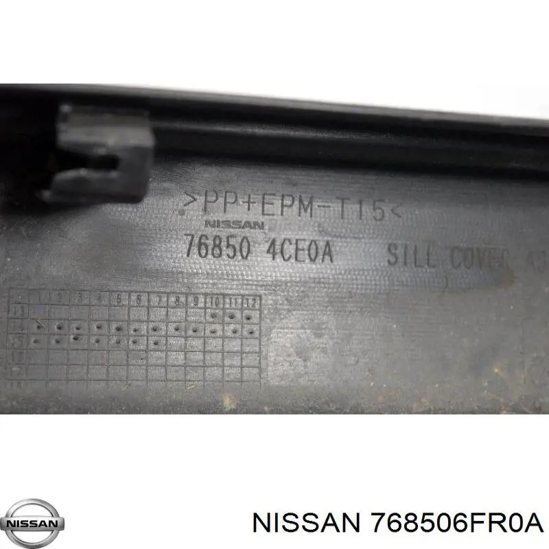 Накладка (молдинг) порога наружная правая Nissan/Infiniti 768506FR0A