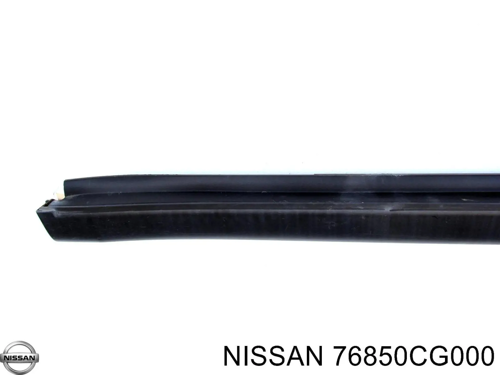 Купить 76850CG000 Nissan/Infiniti Накладка (молдинг) порога наружная правая