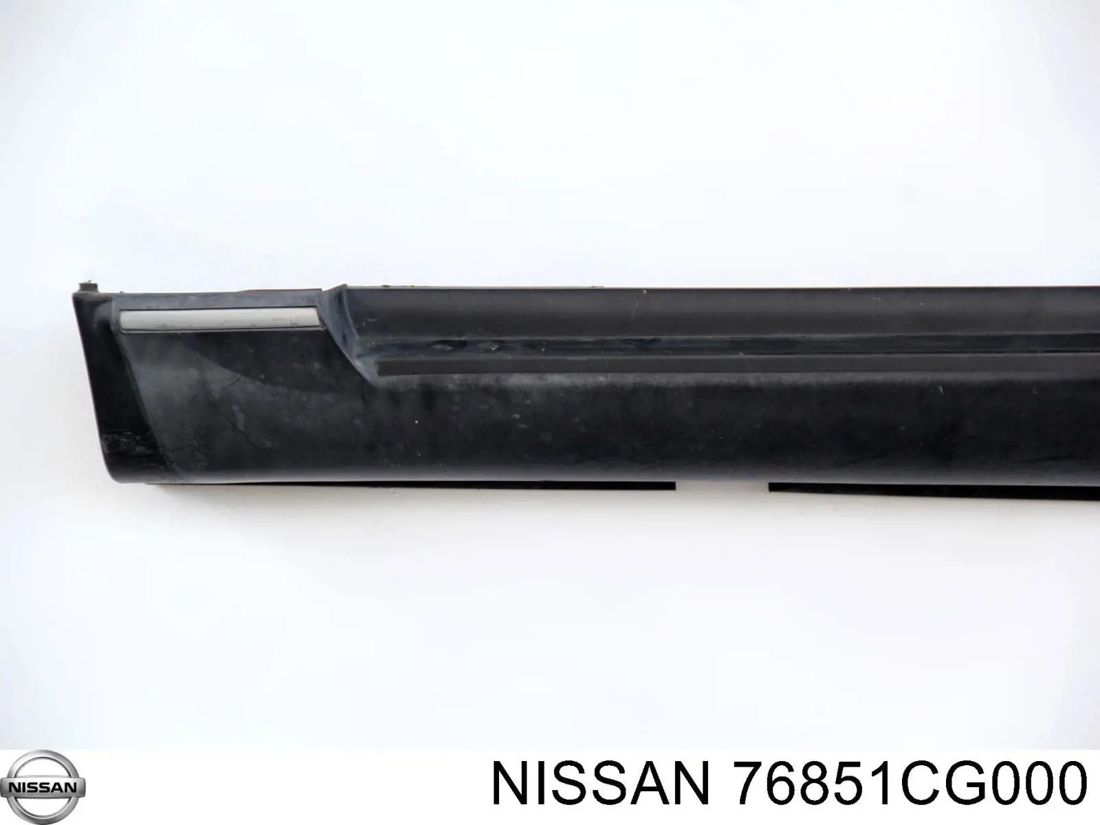 76851CG000 Nissan/Infiniti Накладка наружняя (молдинг) порога, левый