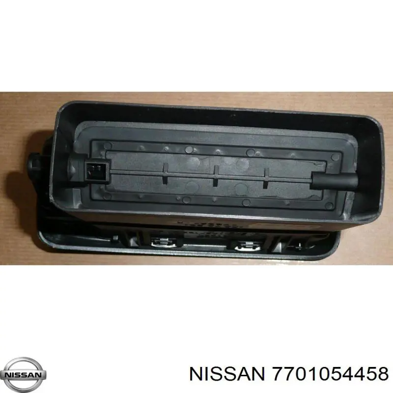 Купить 7701054458 Nissan/Infiniti Решетка вентиляции салона на "торпедо"