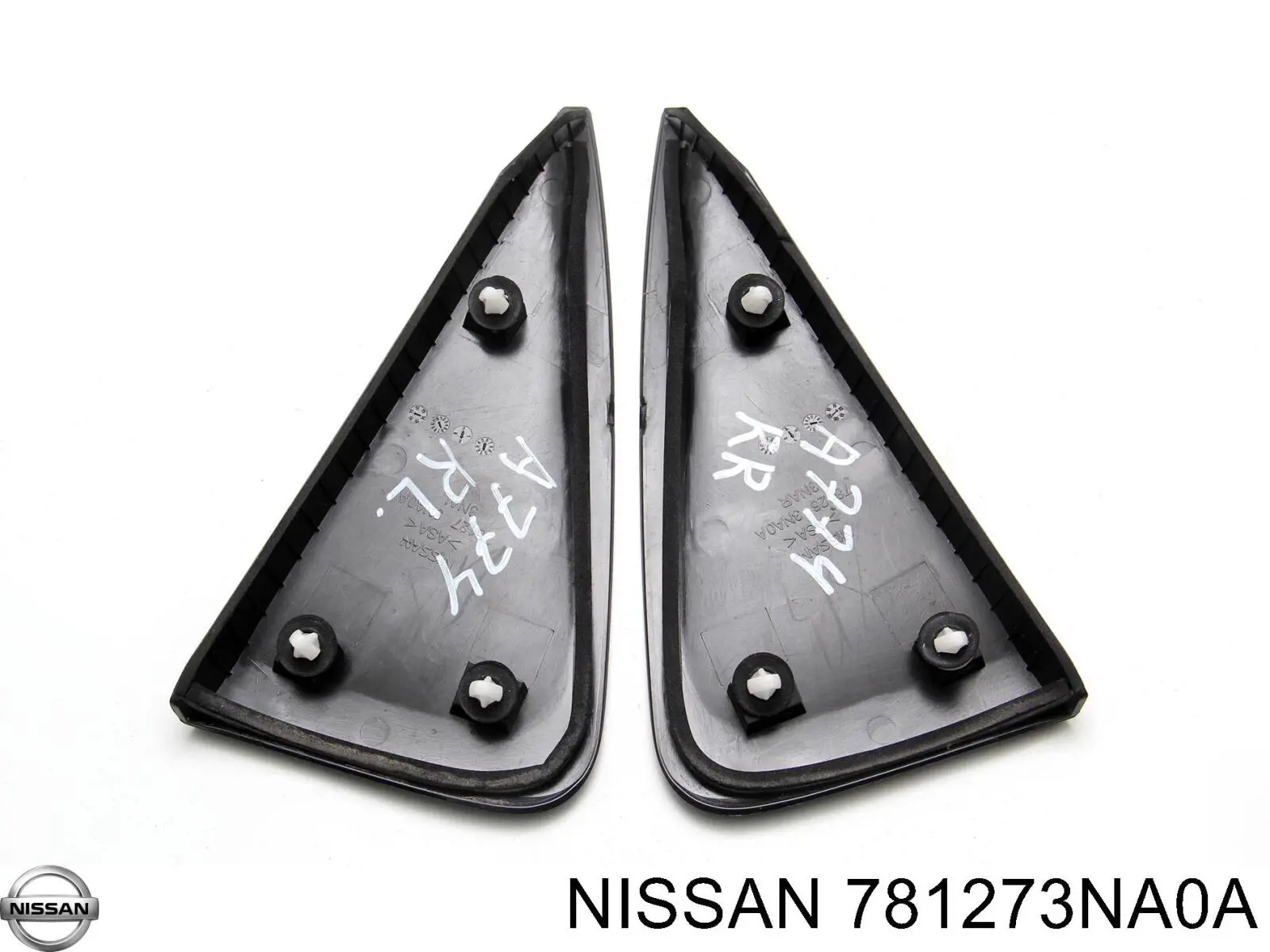 Накладка стойки кузова внешняя задняя левая Nissan 781273NA0A