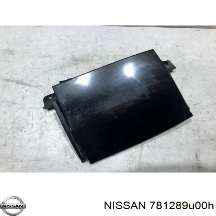 Накладка под задний фонарь правый Nissan 781289U00H