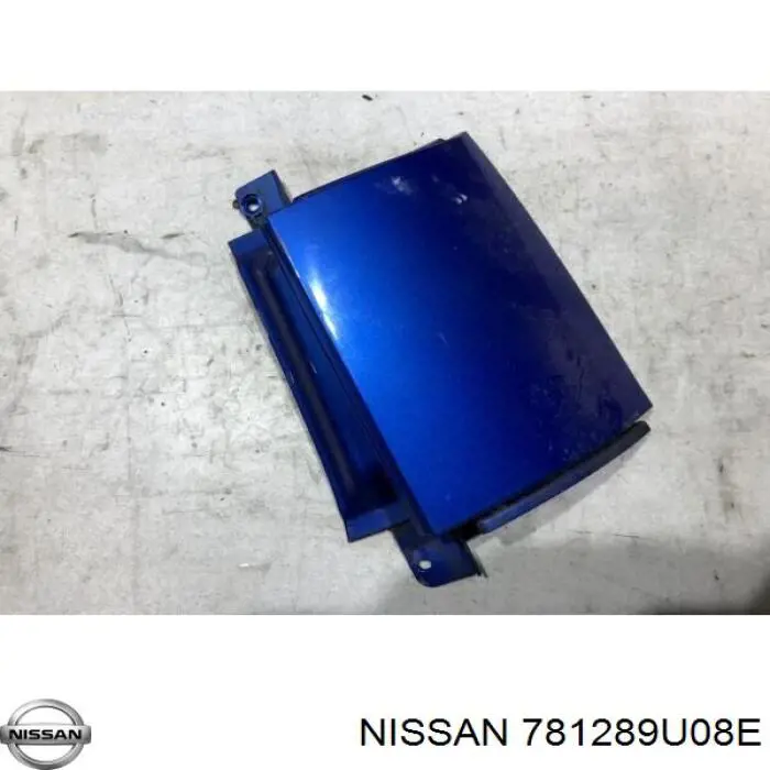 Накладка под задний фонарь правый Nissan 781289U08E