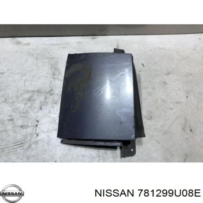 Накладка под задний фонарь левый на Nissan Note E11