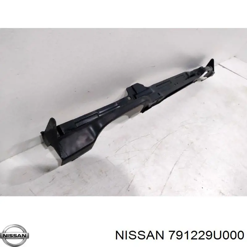 Кронштейн абсорбера заднего бампера центральный 791229U000 Nissan/Infiniti