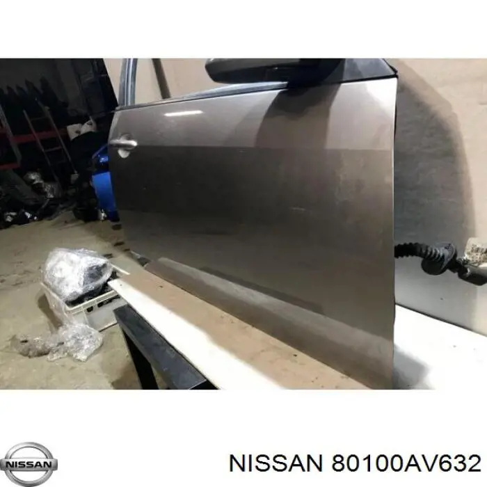 80100AV632 Nissan porta dianteira direita