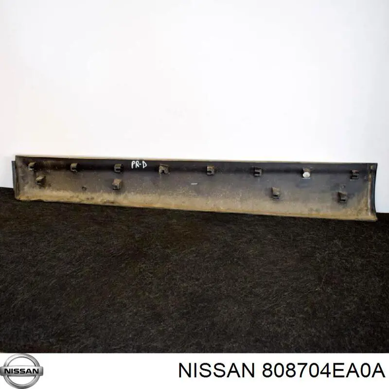 Молдинг двери передней правой на Nissan Qashqai II 