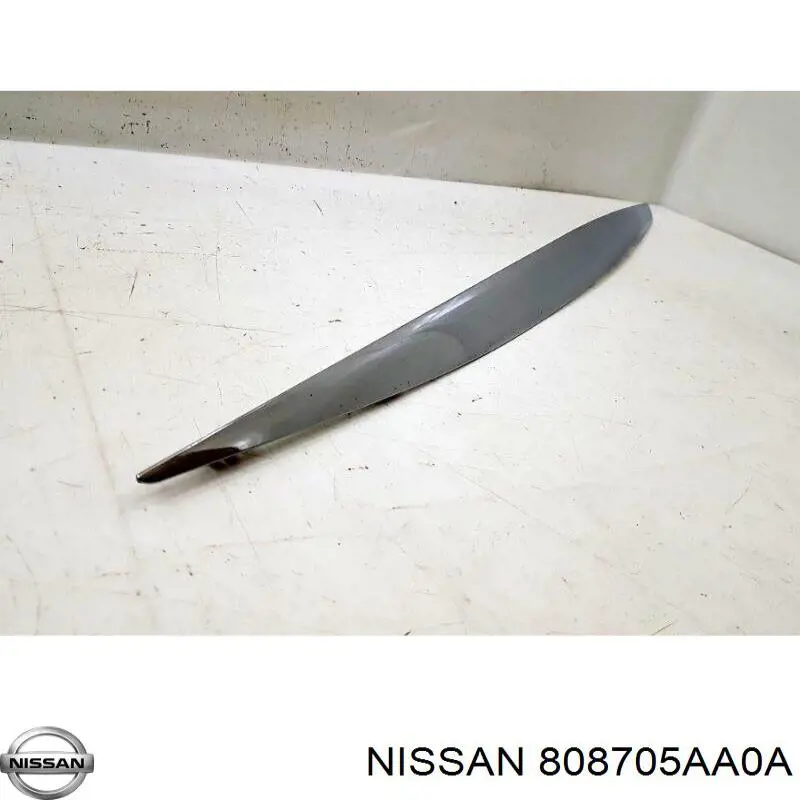 Молдинг двери передней правой нижний 808705AA0A Nissan