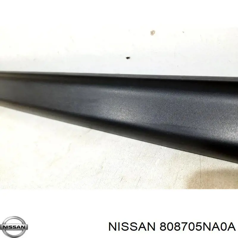 808705NA0A Nissan/Infiniti Молдинг передней правой двери, нижний
