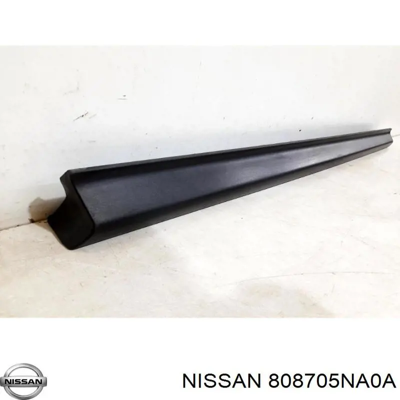 Молдинг двери передней правой нижний NISSAN 808705NA0A