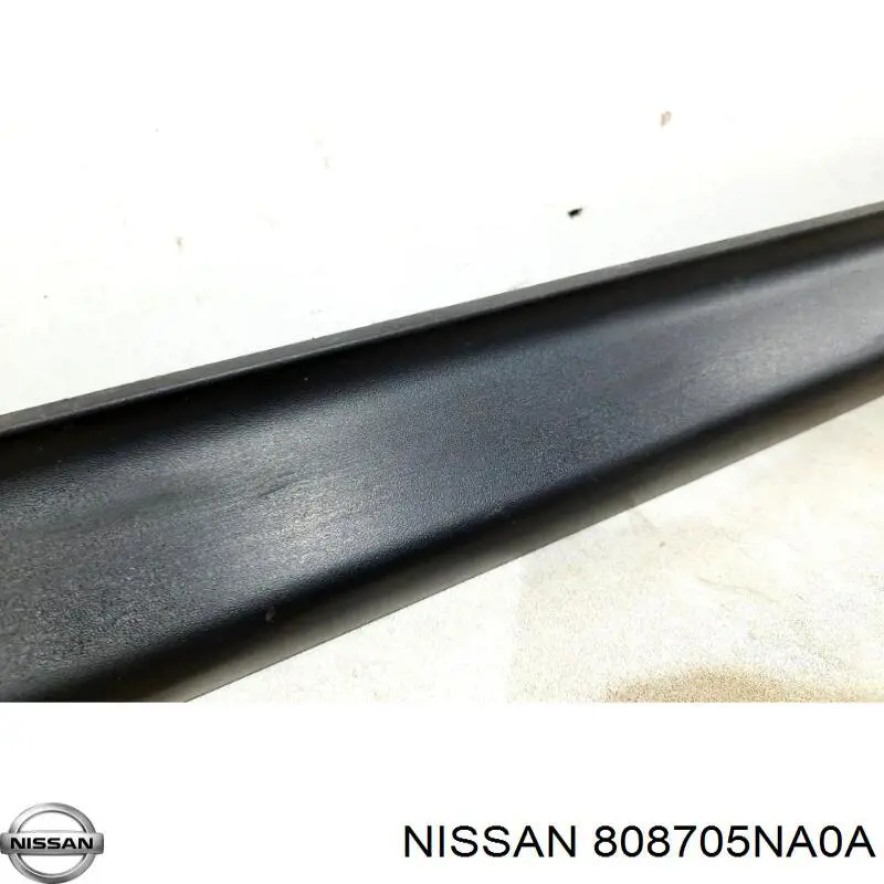 Молдинг двери передней правой нижний 808705NA0A Nissan/Infiniti