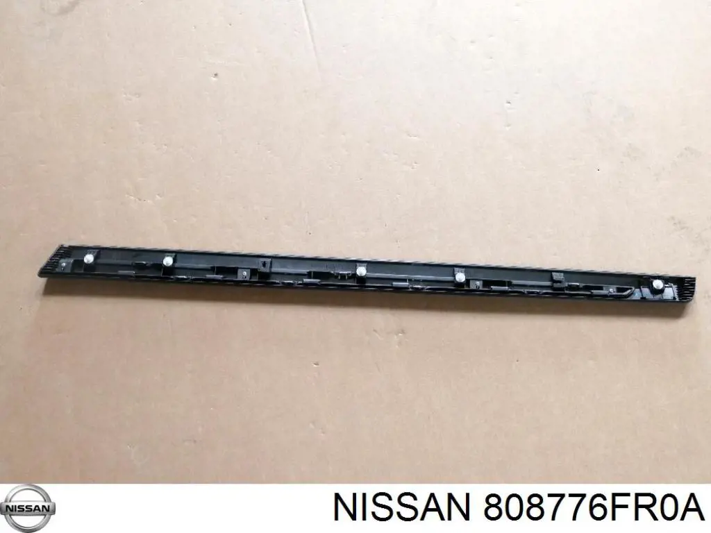 Молдинг двери передней левой нижний 808776FR0A Nissan/Infiniti
