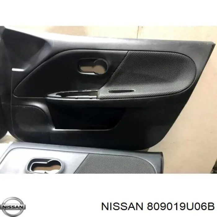 809019U06B Nissan обшивка (облицовка внутренняя двери передней левой)