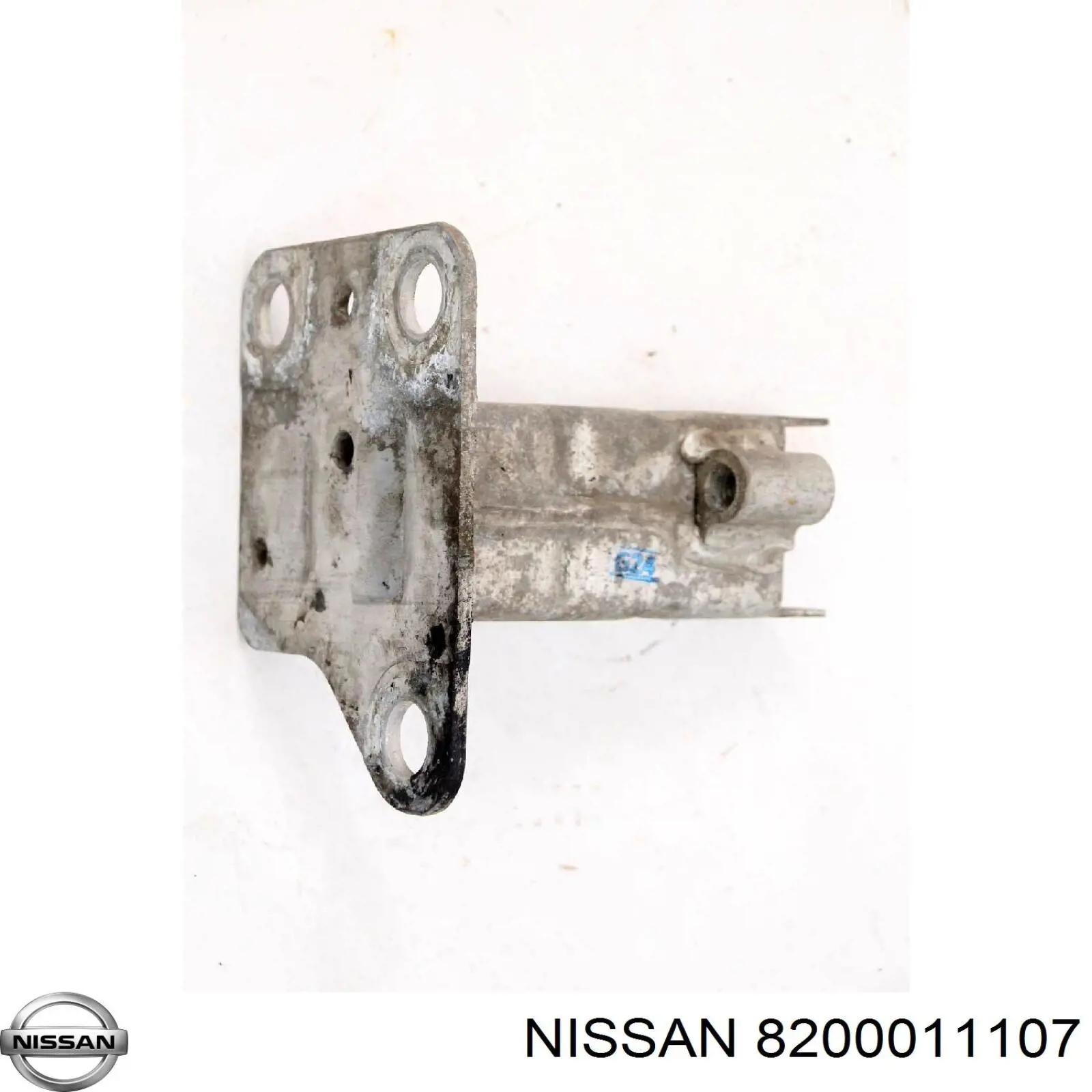 Кронштейн усилителя переднего бампера 8200011107 Nissan