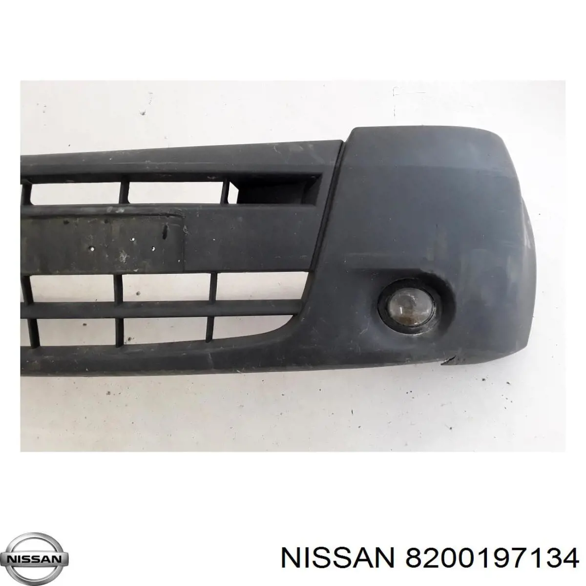 Передний бампер 8200197134 Nissan/Infiniti