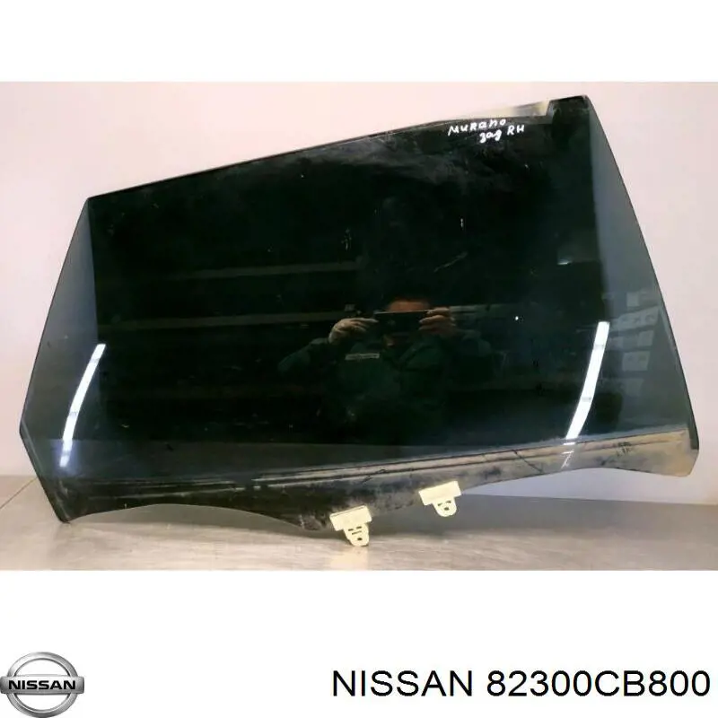 82300CB800 Nissan/Infiniti Стекло задней правой двери