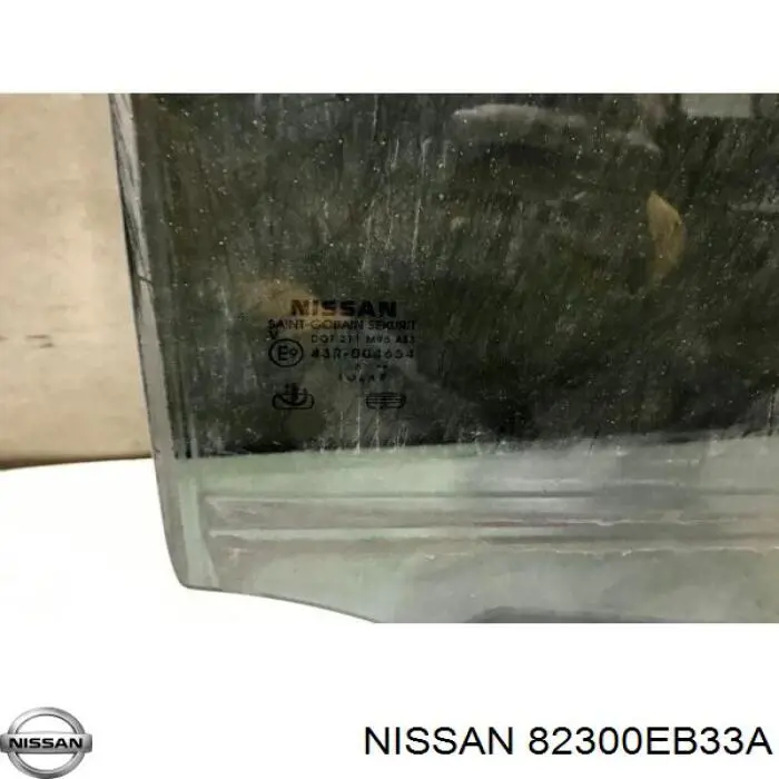 82300EB33A Nissan vidro da porta traseira direita