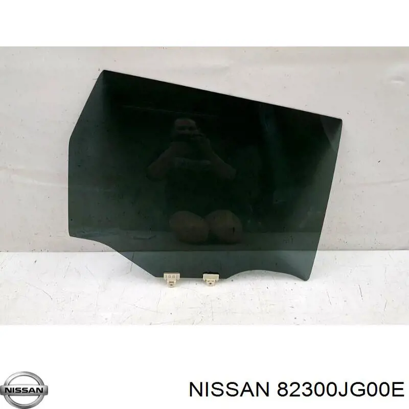 82300JG00E Nissan/Infiniti Стекло задней правой двери