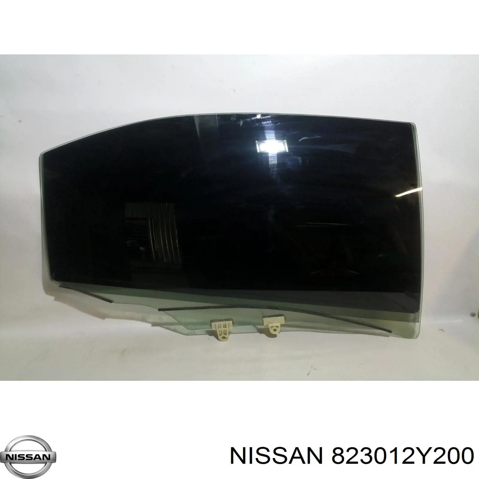 Стекло задней двери, левой Nissan/Infiniti 823012Y200 цена, от 12.67 USD