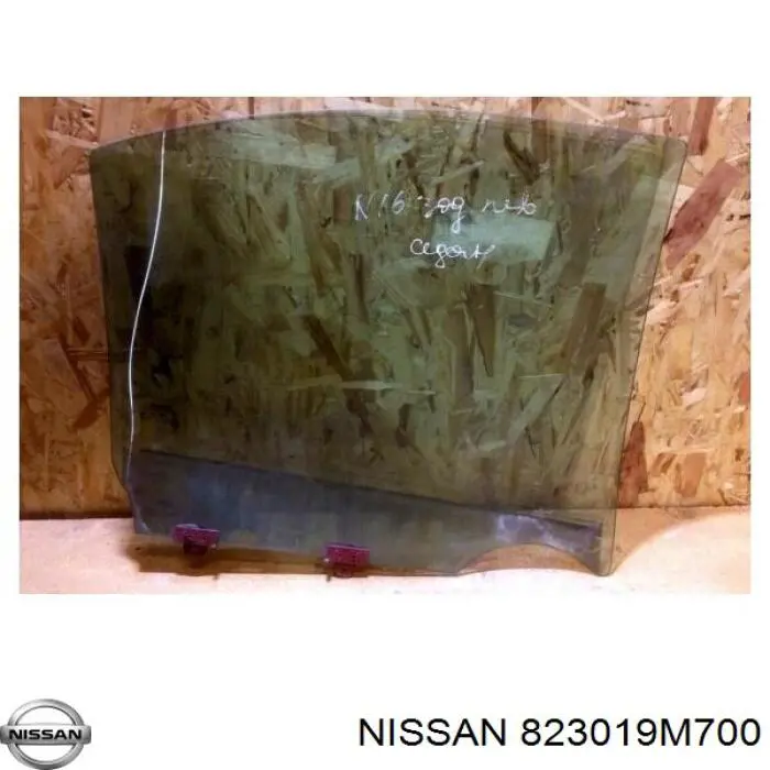 823019M700 Nissan vidro da porta traseira esquerda
