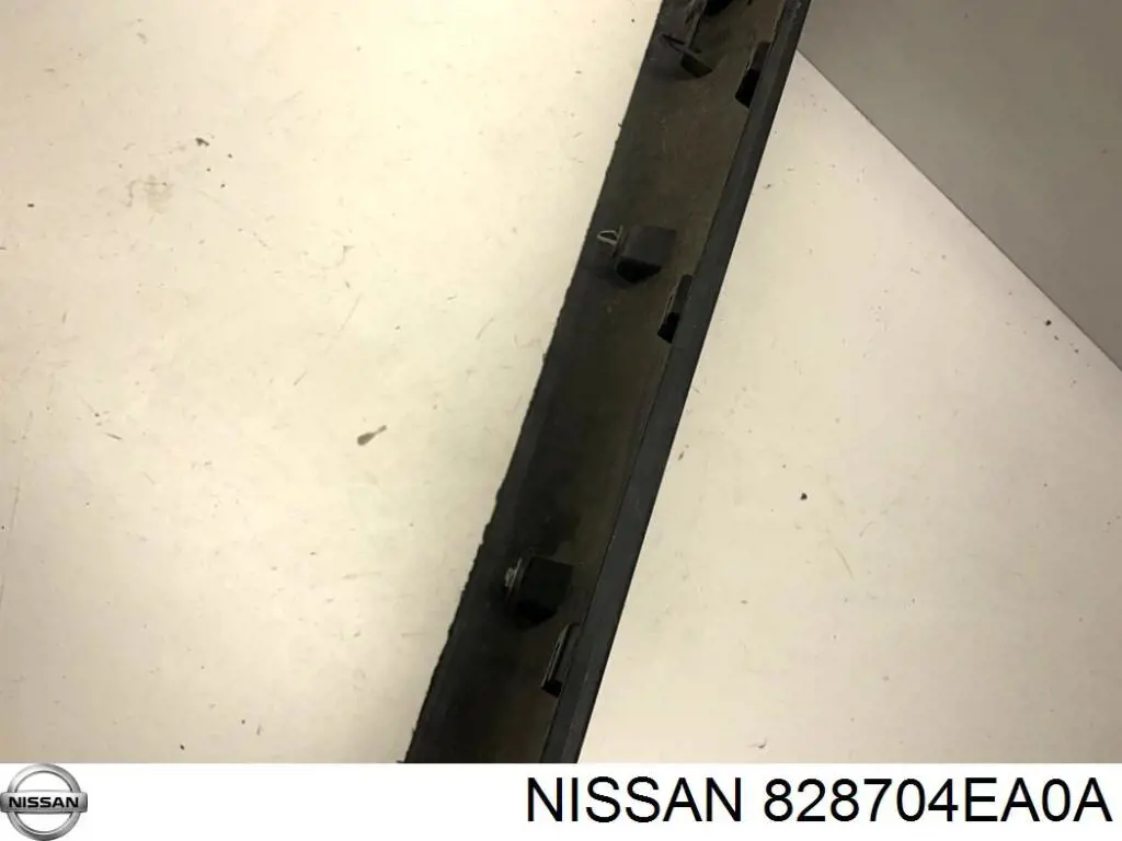 Молдинг двери задней правой Nissan/Infiniti 828704EA0A цена, от 12.67 USD