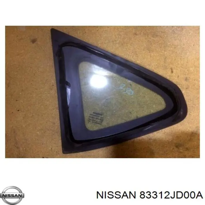 83312JD00A Nissan vidro de carroçaria (da seção de bagagem direito)