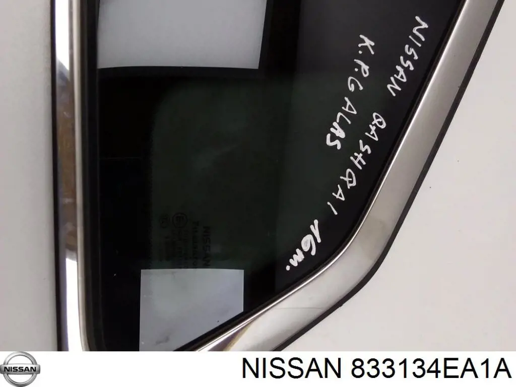 Стекло кузова (багажного отсека) левое 833134EA1A Nissan/Infiniti