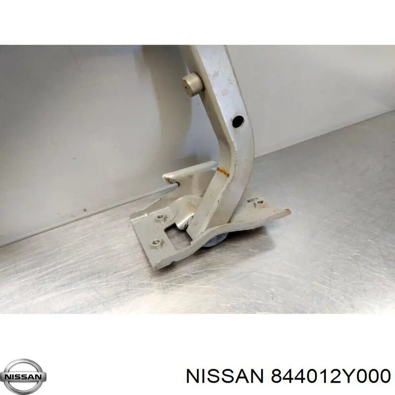 844012Y000 Nissan/Infiniti Петля крышки багажника