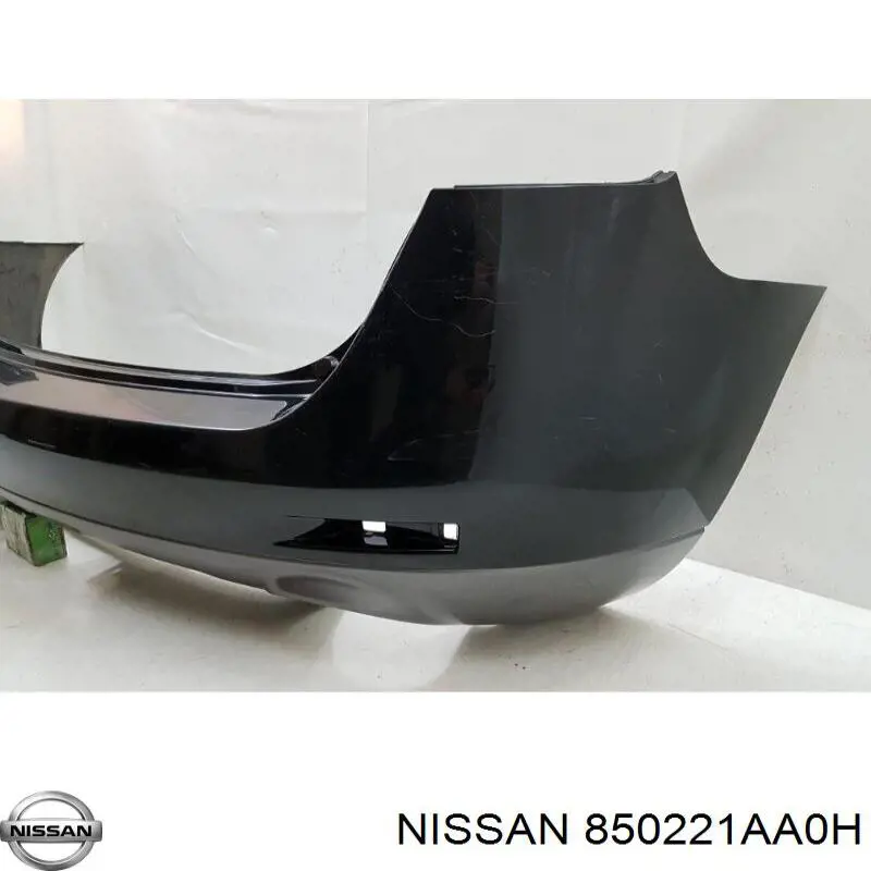 Задний бампер HEM221AA0H Nissan/Infiniti