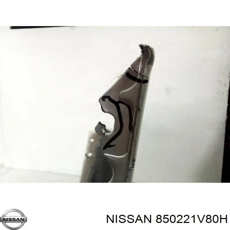 Задний бампер 850221V80H Nissan/Infiniti