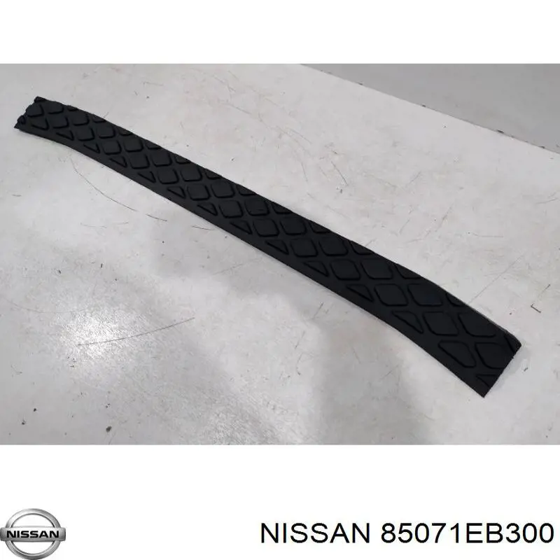 Накладка бампера заднего, верхняя защитная Nissan/Infiniti 85071EB300