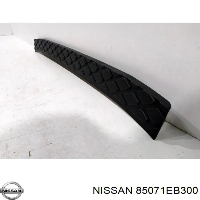 Купить 85071EB300 Nissan/Infiniti Накладка бампера заднего верхняя защитная (ступень-подножка)